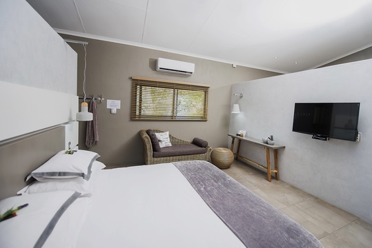 Bedroom TV, one-bedroom apartment